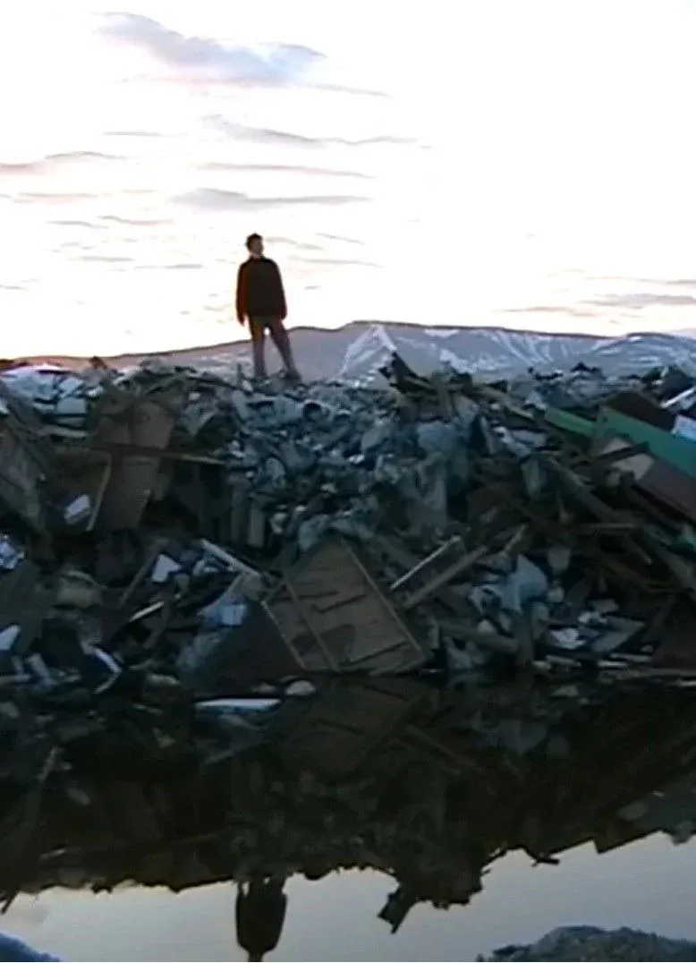 Постер фильма Шел человек взял и упал