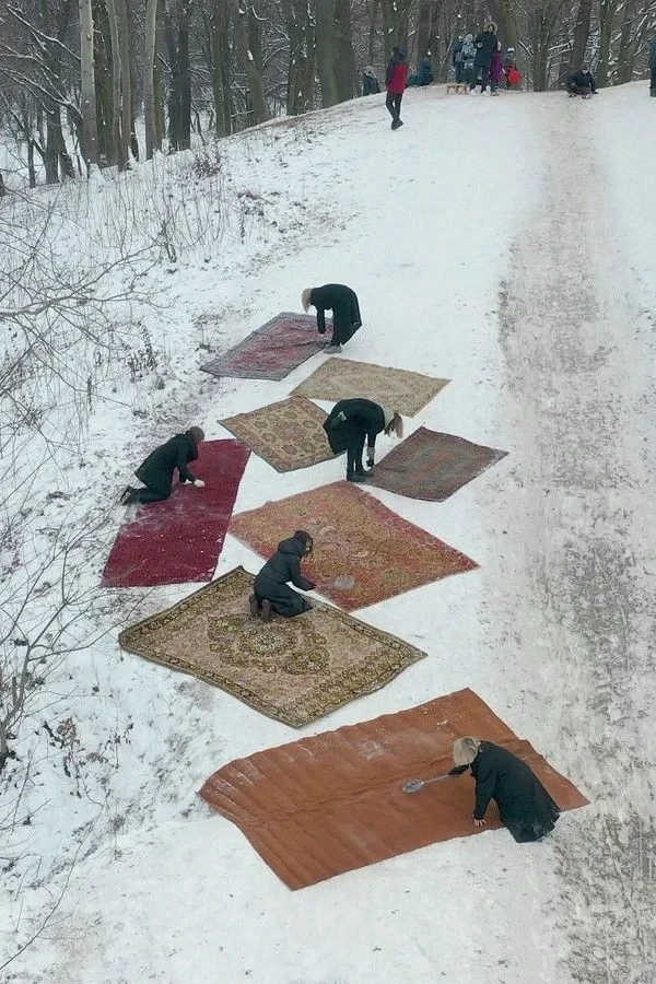 Постер фильма Женщины, выбивающие ковры